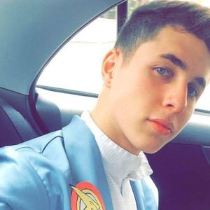 Meet your Posher, Carlos